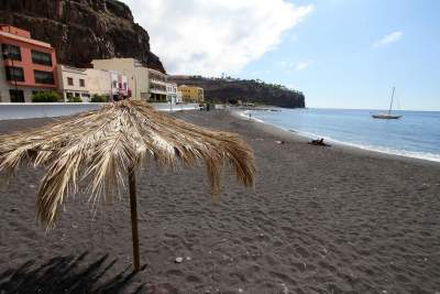 Der Badestrand in Strand Playa Santiago auf La Gomera